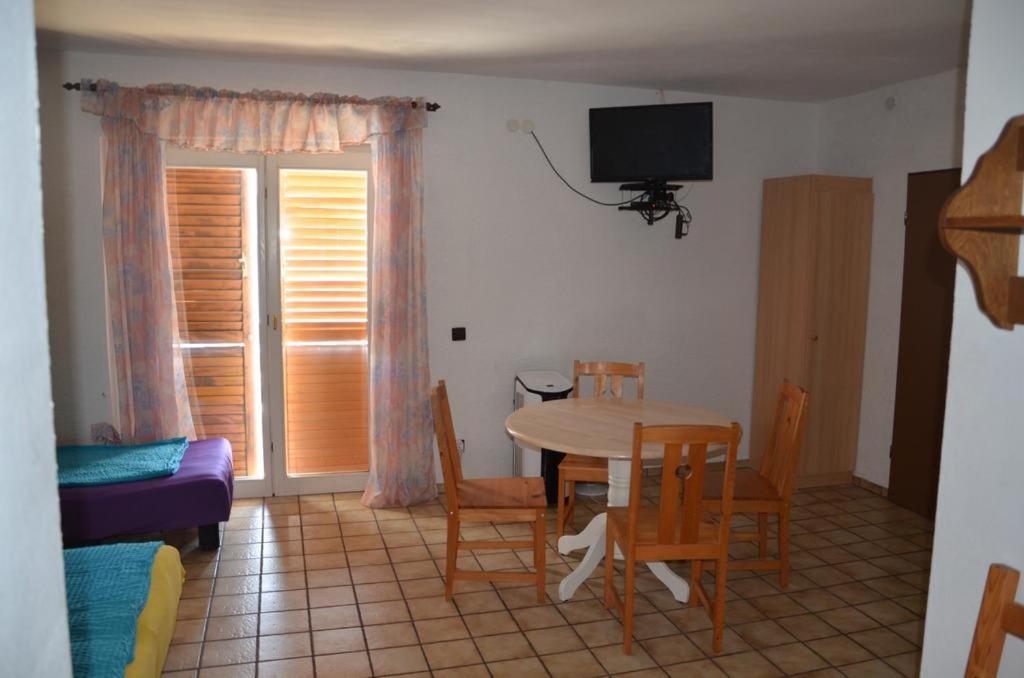Apartmani Kemac Stara Novalja Kültér fotó