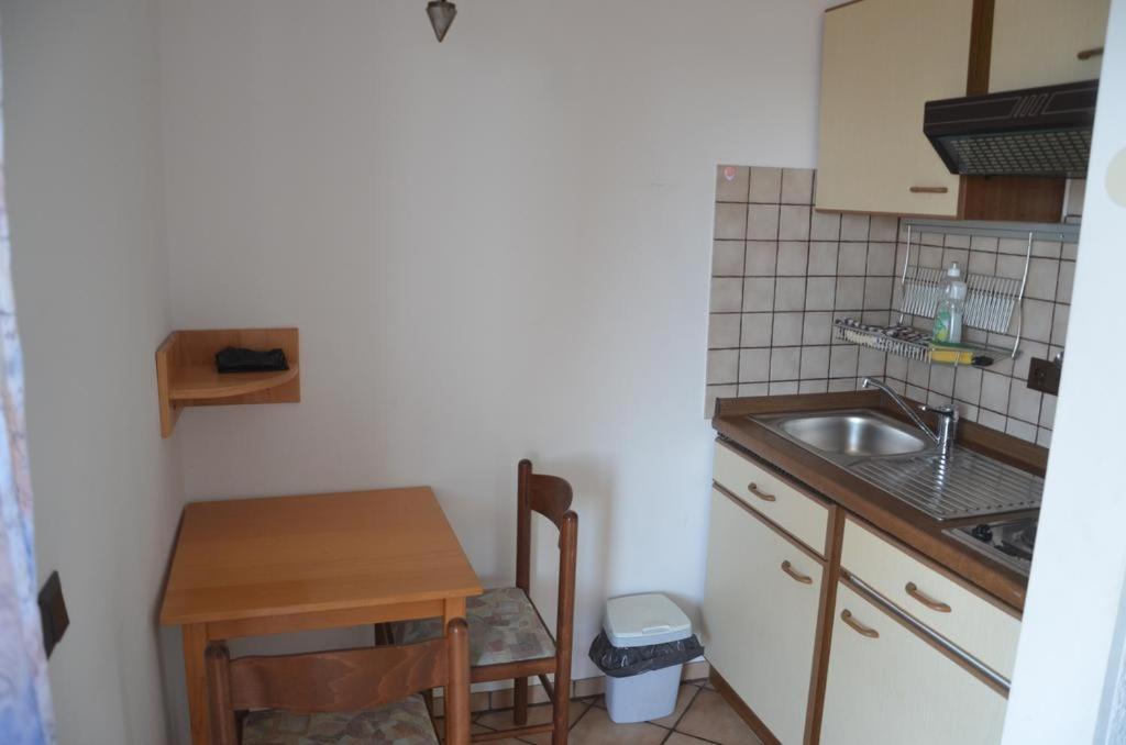 Apartmani Kemac Stara Novalja Kültér fotó